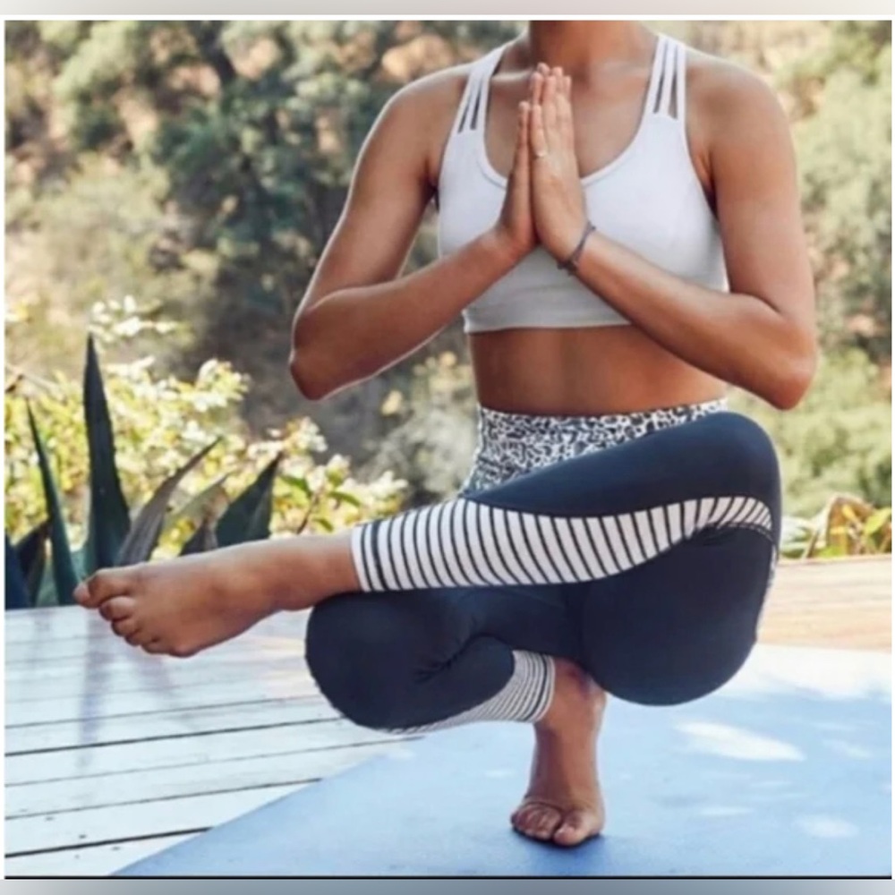 Athleta Petal Salutation 7/8 ankle leggings, size S - Picture 3 of 13
